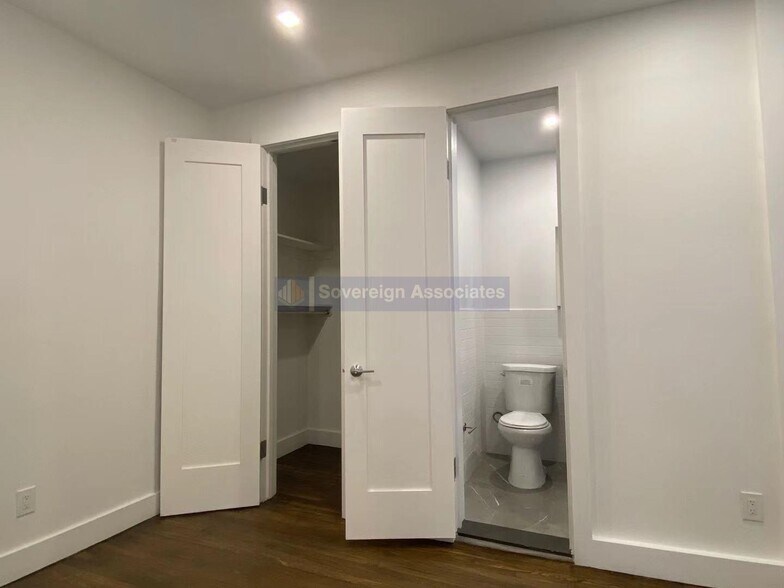 Building Photo - 45 Tiemann Pl