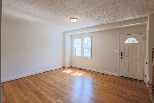 Building Photo - 5662 Kavon Ave