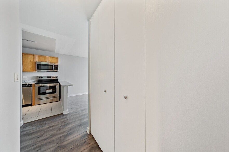 Building Photo - 655 W Irving Park Rd