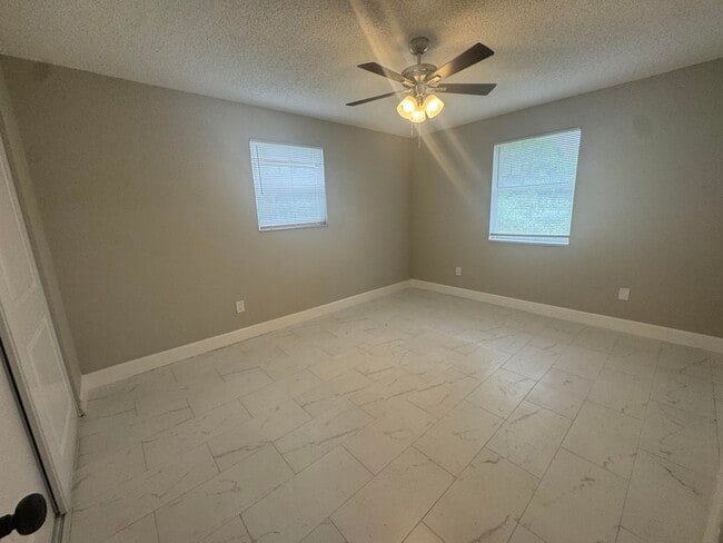 Building Photo - 4903 Serafica Dr