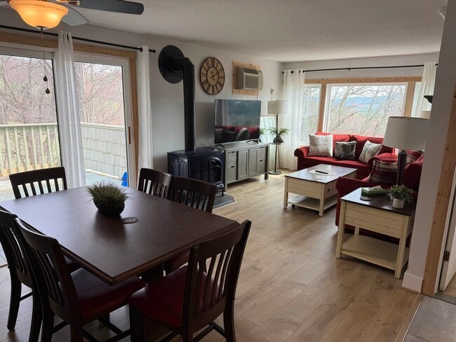 Building Photo - 220 Mountainside Dr