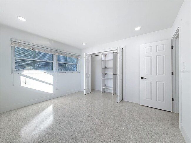 Building Photo - 2161 Edythe Dr