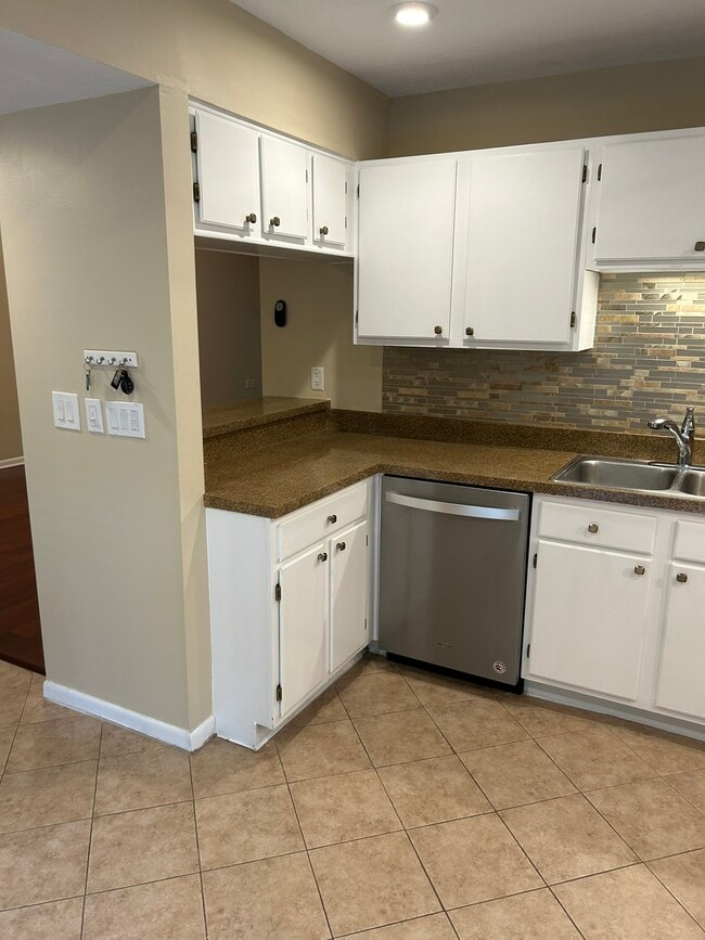 Dishwasher - 1687 Brookhouse Cir