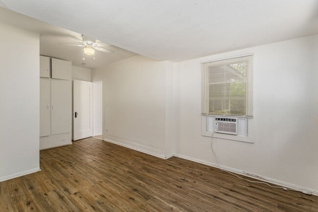 Building Photo - Charming 1-bedroom backhouse in Mentone!