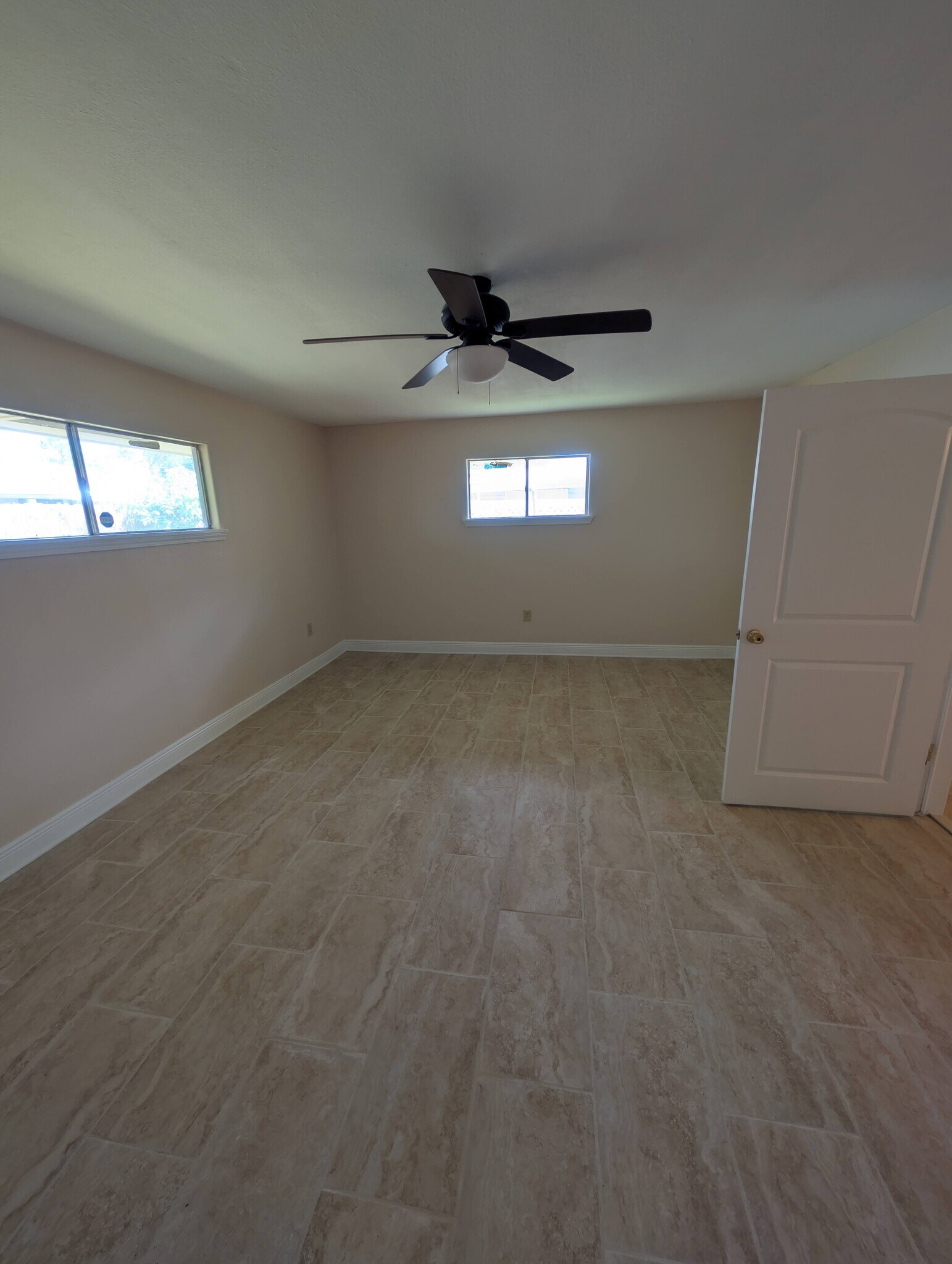 Building Photo - 5011 Warren Dr