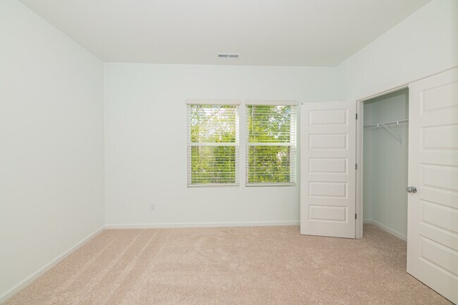 Building Photo - 815 Freston Rd