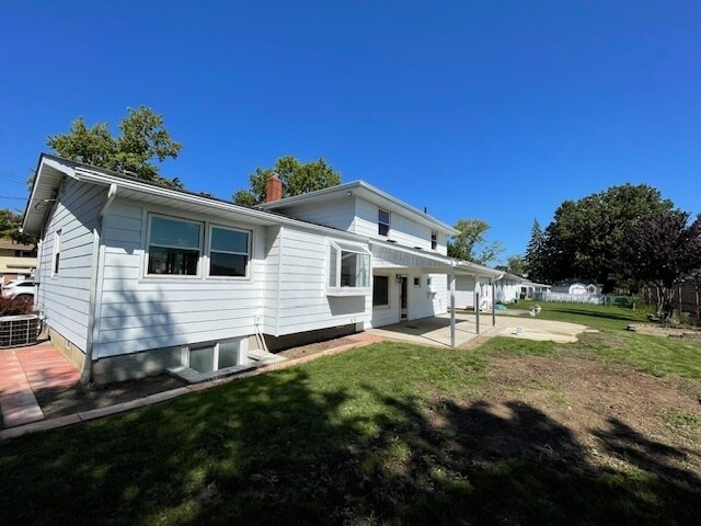 Building Photo - Newly remodeled 3 bedroom home