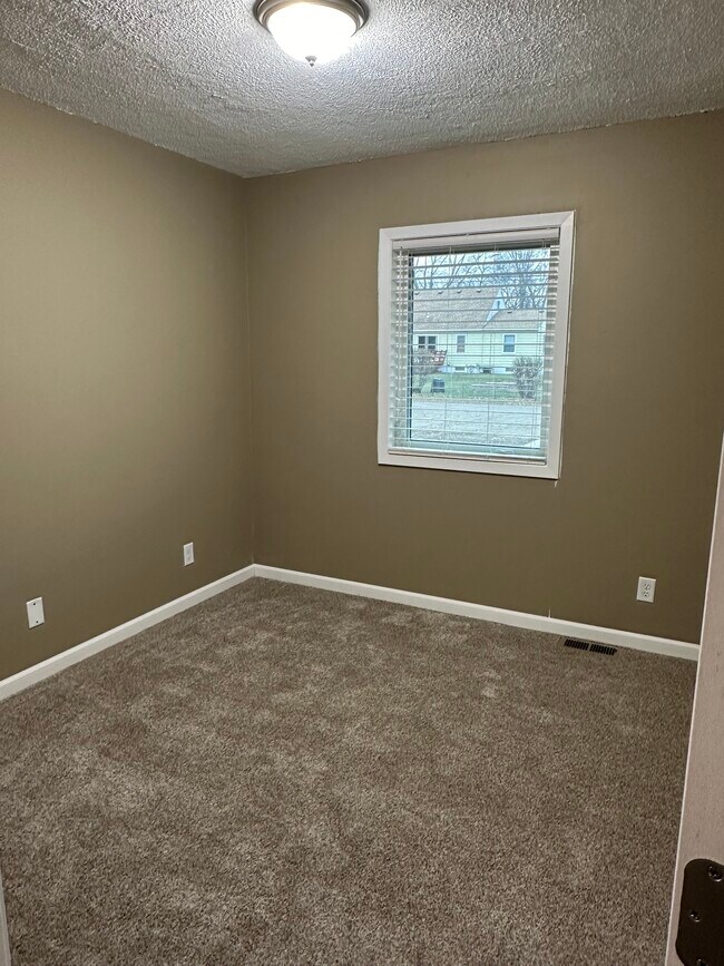 Building Photo - 831 25th Ave N