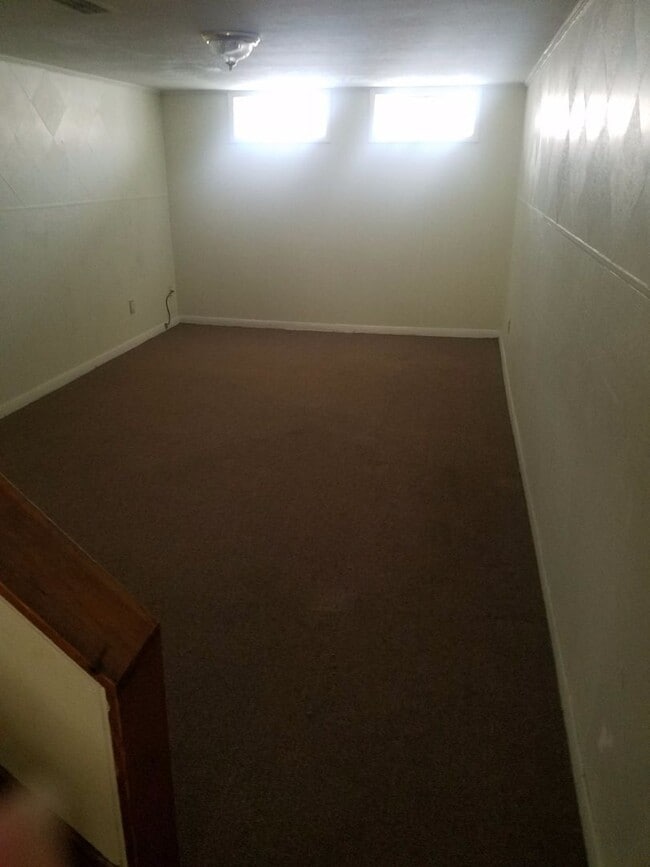 Building Photo - 4 bedroom, 2 full bath bungalow near Cedar and Warrensville