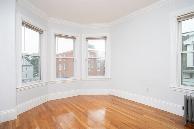 Building Photo - 17 Bellflower St