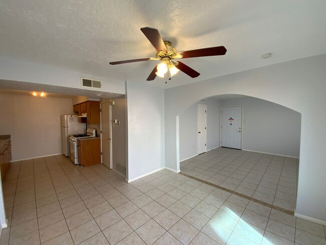 Building Photo - 3 Bedroom Single Story Home Available Near San Pedro Dr NE & McLeod Rd NE!