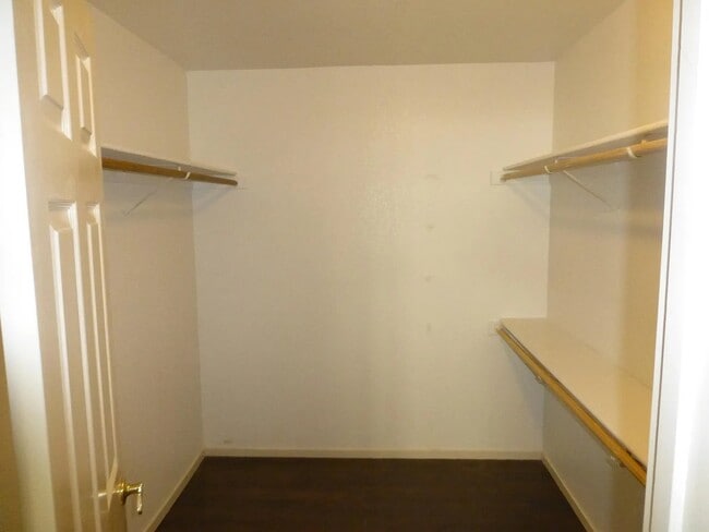 Building Photo - 107 Petrilli Cir