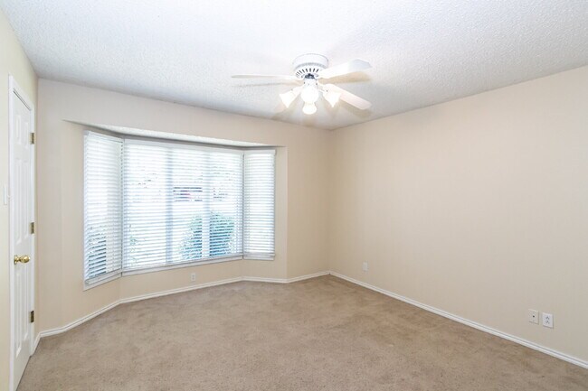 Building Photo - 2 Large Living areas! Approximately 2100 S...