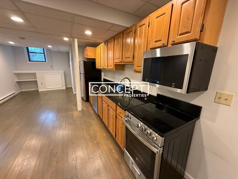 Building Photo - 77 Park Dr