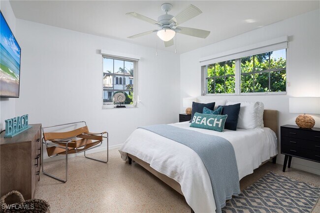 Building Photo - 339 4th Ave N