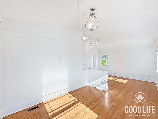 Building Photo - Alabama St