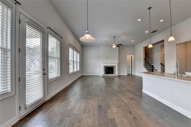 Building Photo - 3695 Andover St