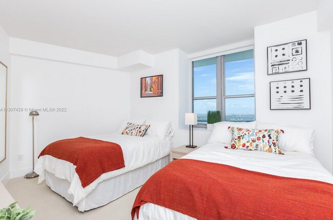 Building Photo - Season Rent at Hyde Beach 2/2