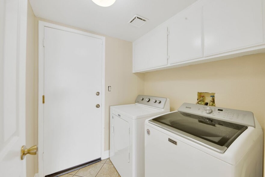 Building Photo - 3201 Angeleno Pl