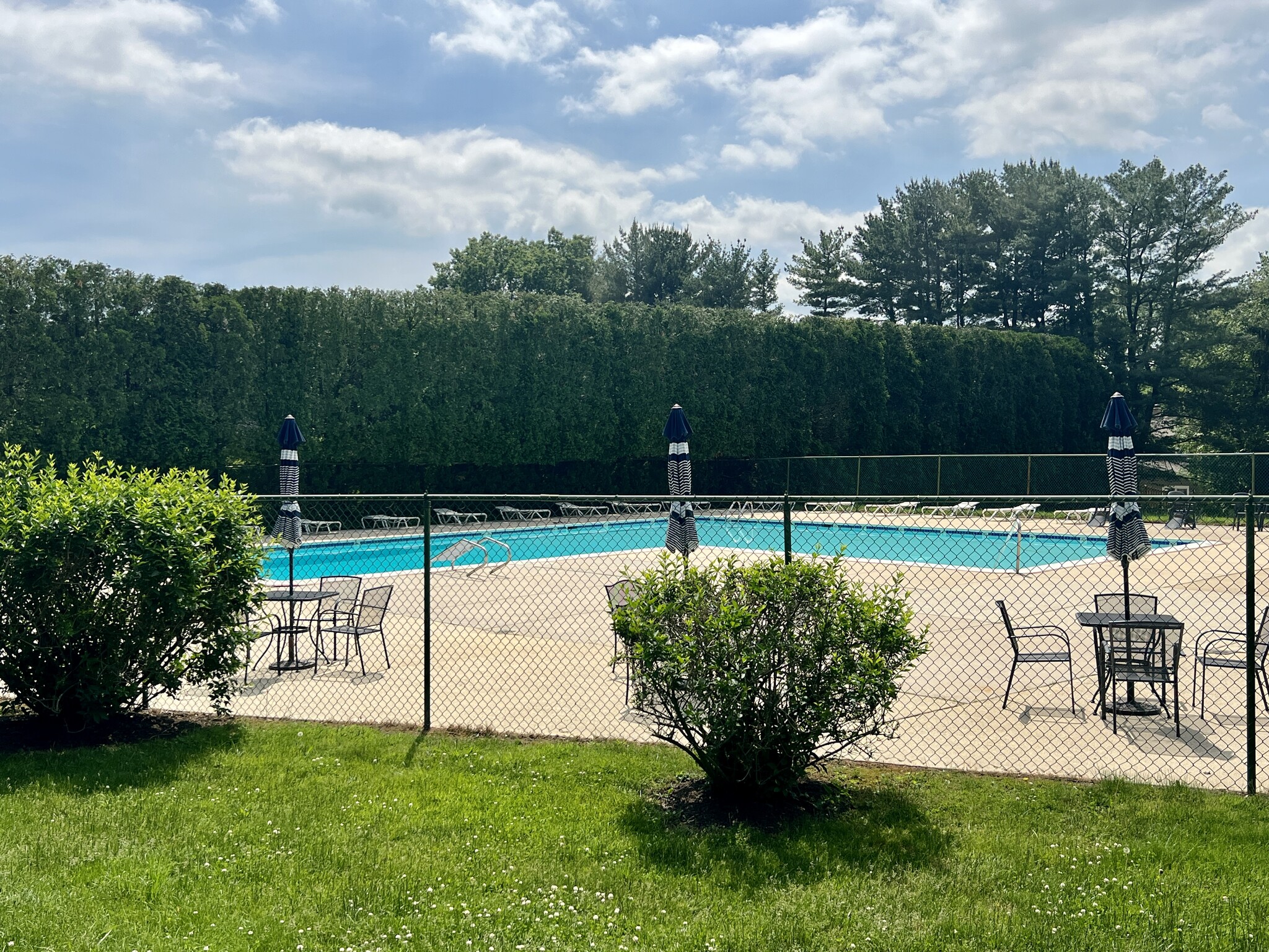 Building Photo - 919 Putnam Blvd