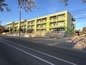 Building Photo - 4004 Banister Ln