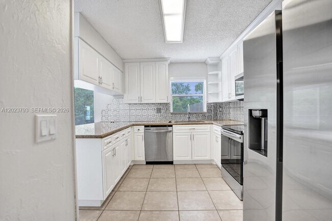 Building Photo - 21461 Sawmill Ct