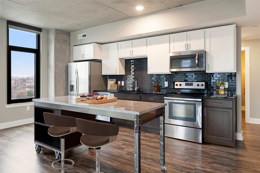 Building Photo - Aertson Midtown