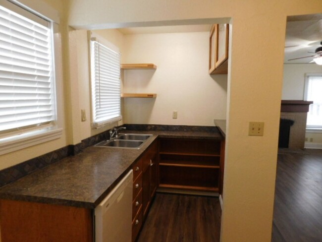 Building Photo - 2Bd/1Ba Single Story Home - Available Soon!