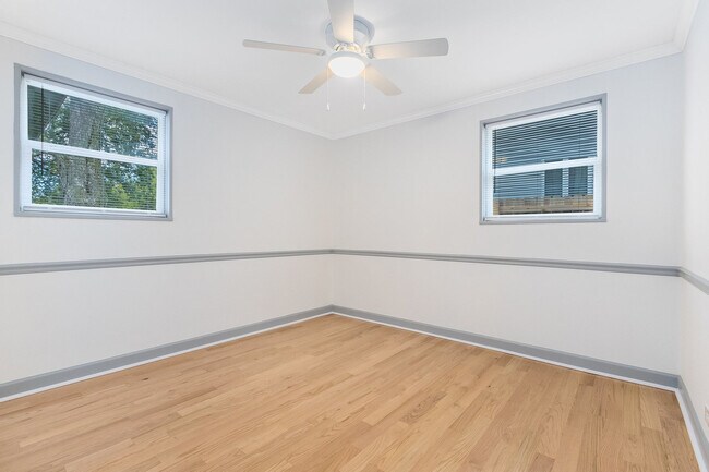 Building Photo - 2055 Magnolia Rd