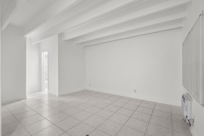 Building Photo - 330 NW 20th St