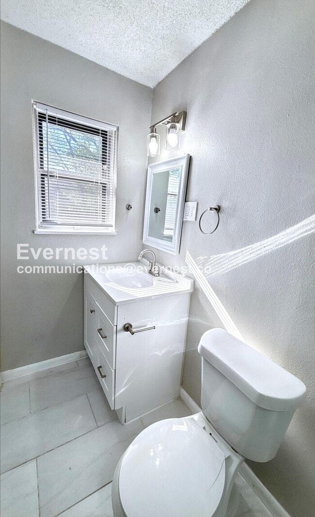 Building Photo - 2709 27th Ave N