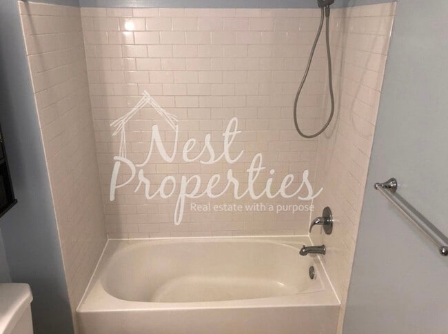 Building Photo - 5404 Colonial Dr