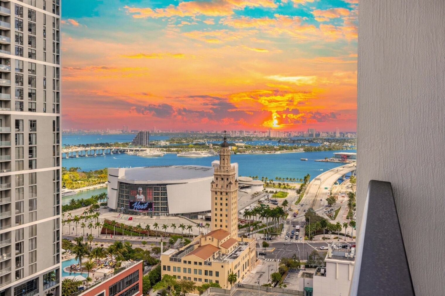 Building Photo - 501 NE 1st Ave