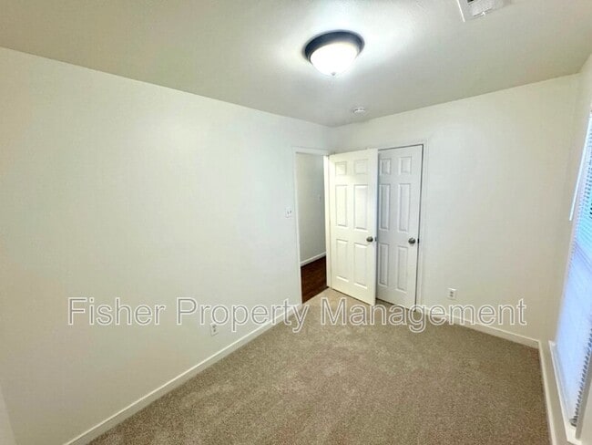 Building Photo - 5248 Oakforest Dr