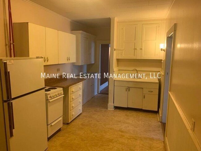 Primary Photo - 32 Coombs St