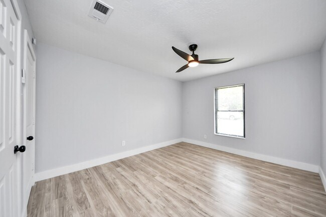 Building Photo - 503 Schilling Ave