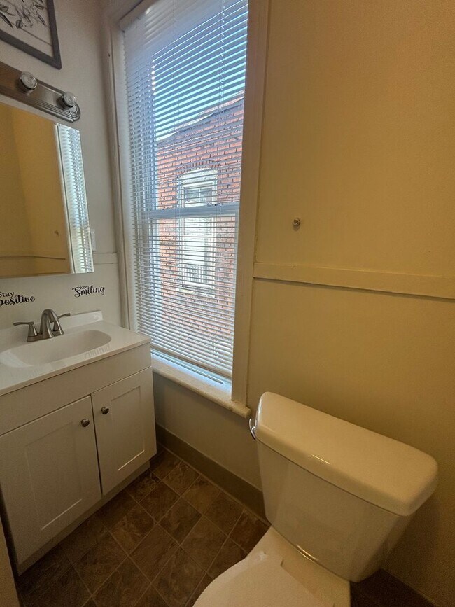 Building Photo - Spacious 3 bedroom uptown, Harrisburg