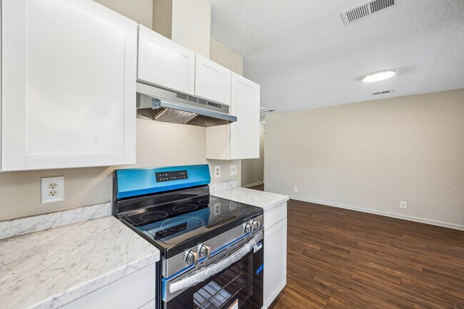 Building Photo - 117 Pinedale Dr
