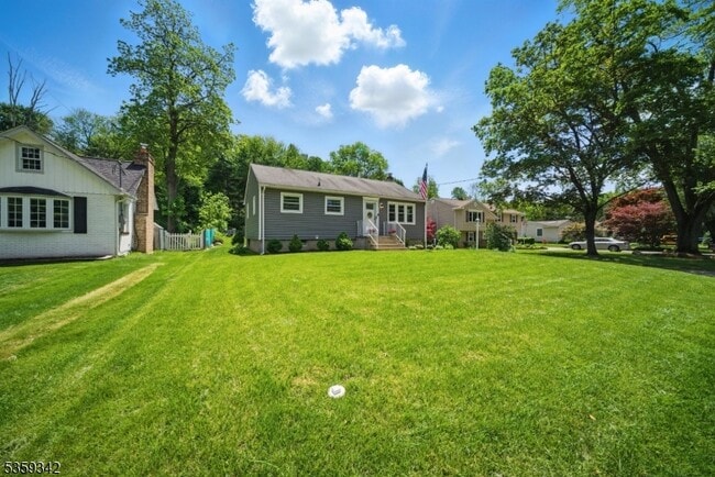 Building Photo - 22 Beaver Brook Ln