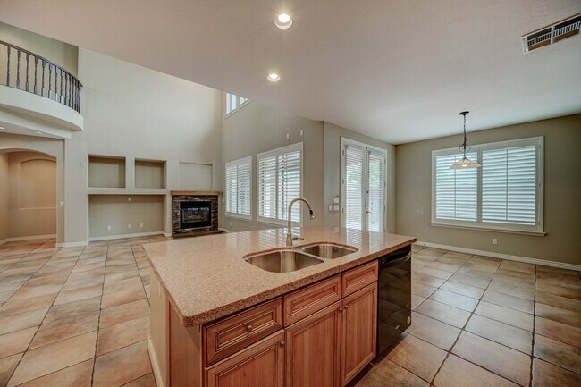Building Photo - 8503 W Coyote Dr