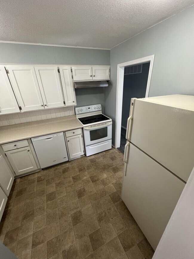 Building Photo - 16913 E 35th Terrace S