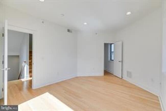 Building Photo - Northern Liberties Townhome