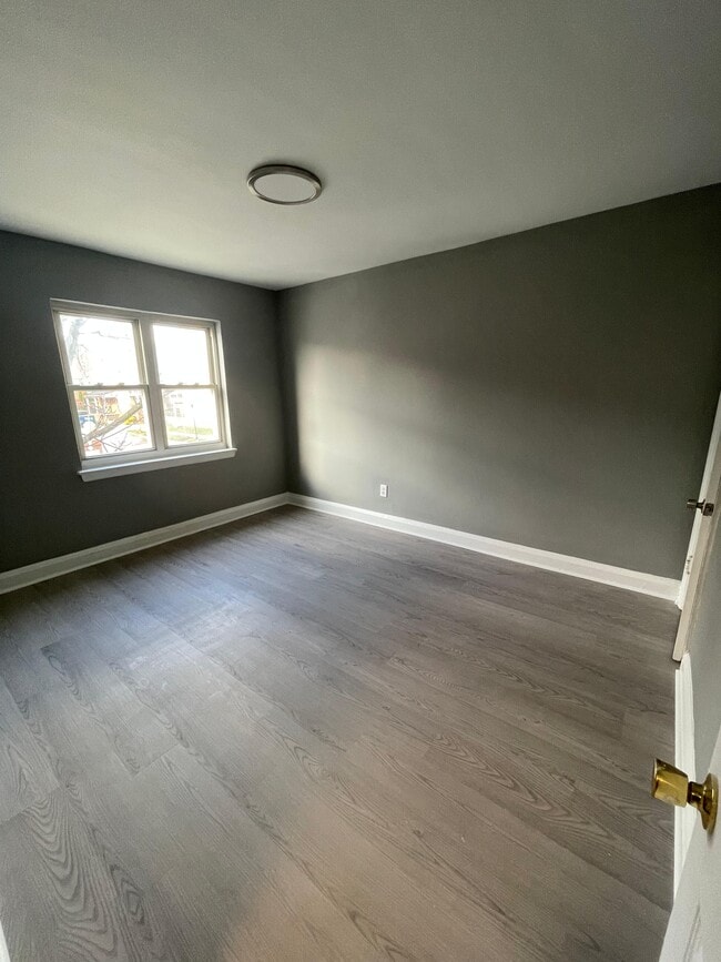 Building Photo - OLDHAM 2