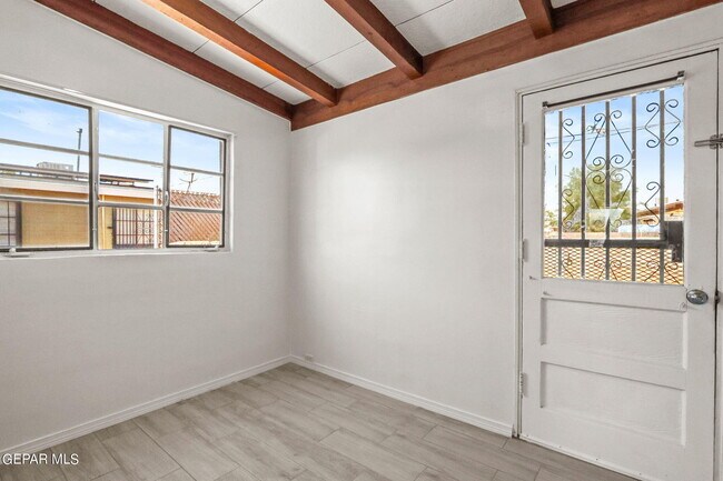 Building Photo - 550 Dolan St