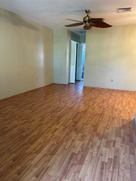 Building Photo - 3801 NE 22nd Ter