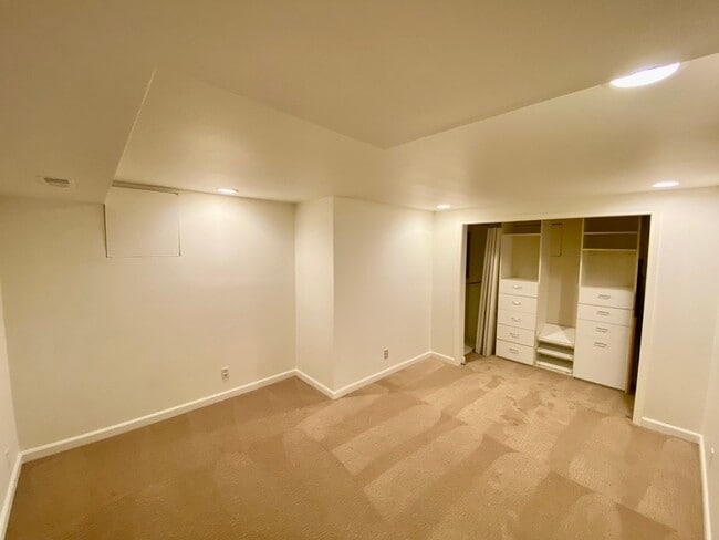 Building Photo - 4802 NE 45th St
