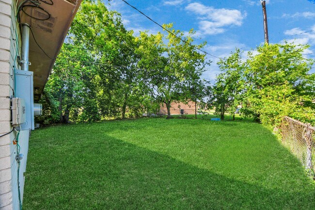 Building Photo - 12610 Chiswick Rd