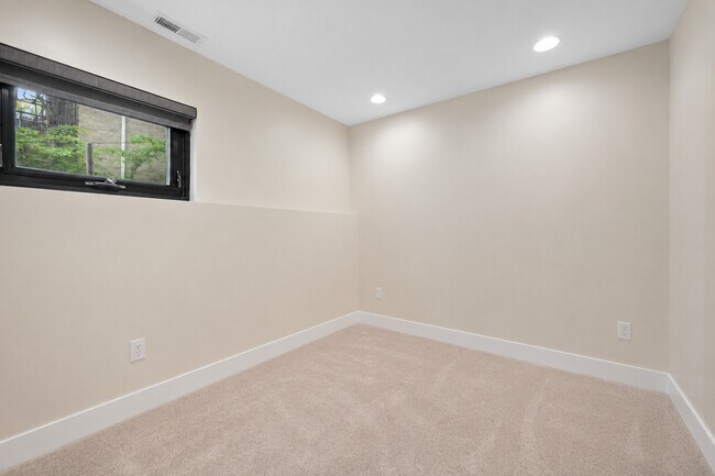 Building Photo - 1349 N Leavitt St