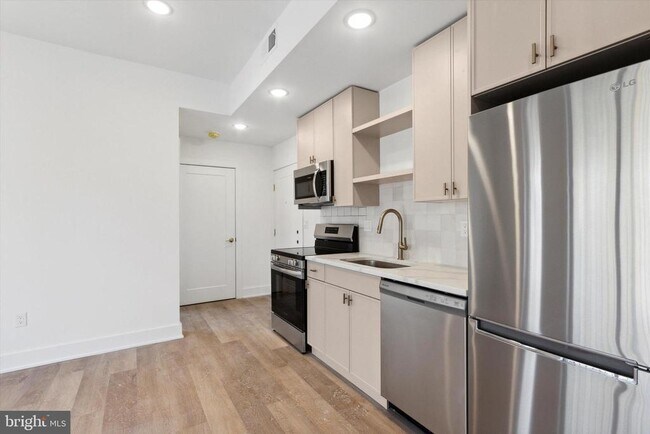 Building Photo - 367 W Hortter St