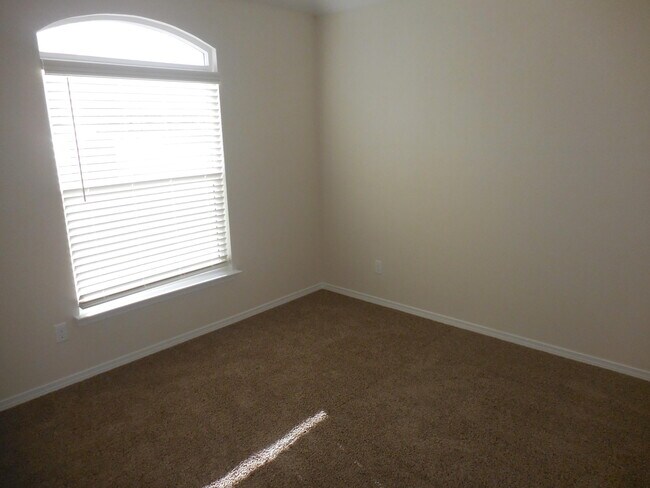 Building Photo - 1100 Summer Night Pl